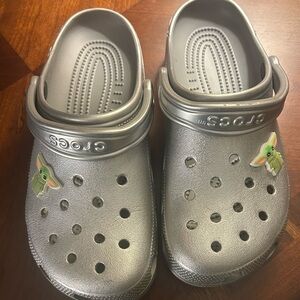 CROCS silver baby Yoda clog W size 9